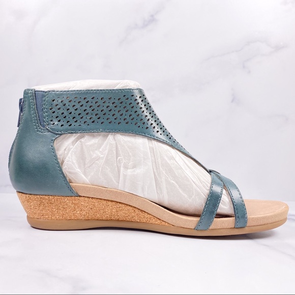 earth pisa olea wedge sandal